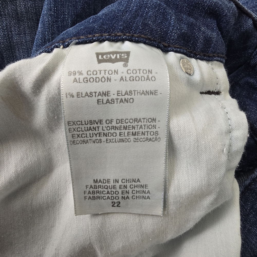 Levi's Capris 22 - Picture 4 of 4